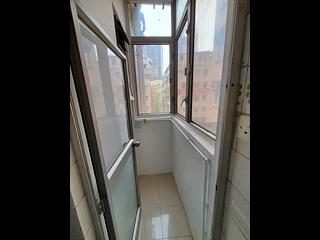 Shek Tong Tsui - Chong Yip Centre Block B 05