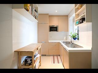 Mid Levels Central - Hillsborough Court Block 2 04