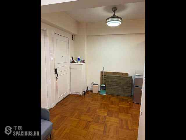 Shek Tong Tsui - King's Building 05