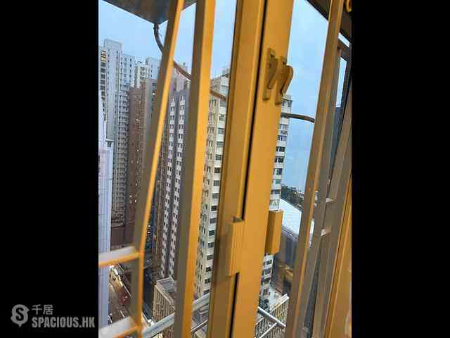 Shek Tong Tsui - King's Building 09