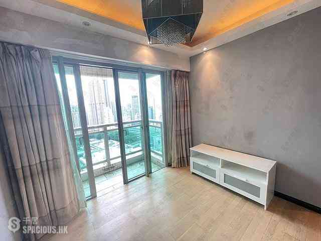 Sai Ying Pun - Centre Place 02