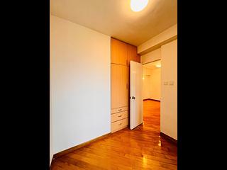 Mid Levels Central - Windsor Court 05