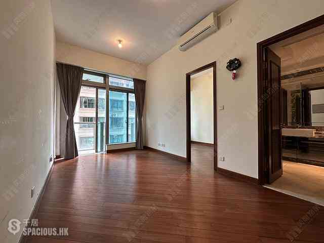 Wan Chai - The Avenue Phase 2 Block 2 04