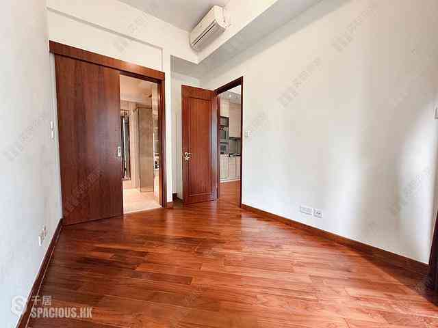 Wan Chai - The Avenue Phase 2 Block 2 05