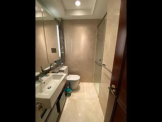 Wan Chai - The Avenue Phase 2 Block 2 08