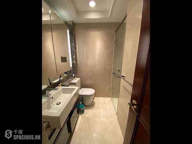 Wan Chai - The Avenue Phase 2 Block 2 08