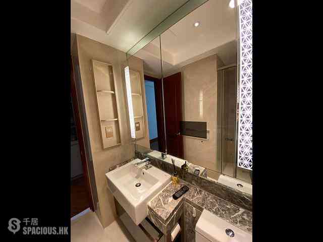 Wan Chai - The Avenue Phase 2 Block 2 09