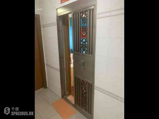 Sai Ying Pun - Hoi Sing Building Block 2 06