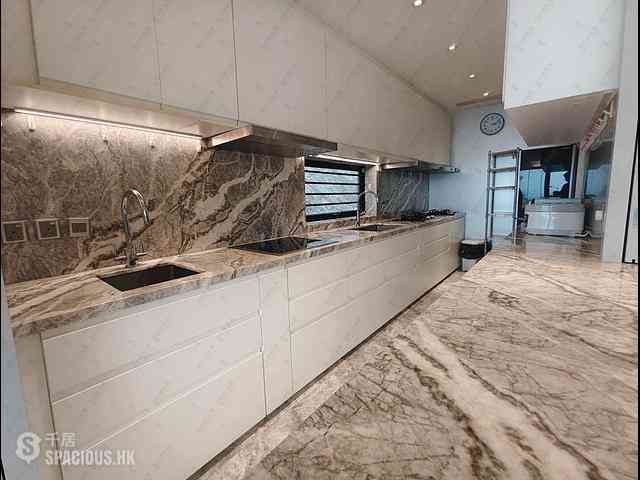 Chung Hom Kok - Pinewaver Villas 08