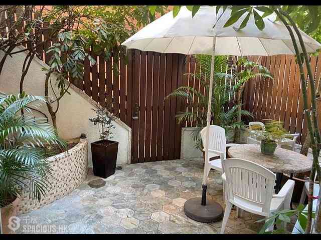 Chung Hom Kok - Pinewaver Villas 03