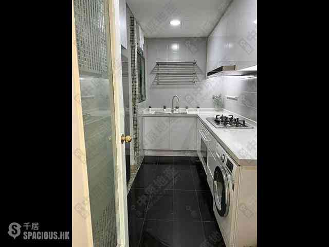 Chung Hom Kok - Pinewaver Villas 11
