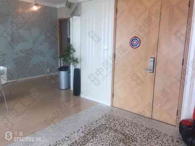 Pok Fu Lam - Villas Sorrento 03