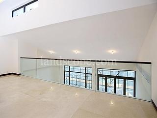 The Peak - Strawberry Hill 03
