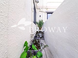 Soho - Caravan Court 05