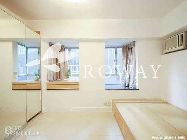 Mid Levels Central - Windsor Court 06