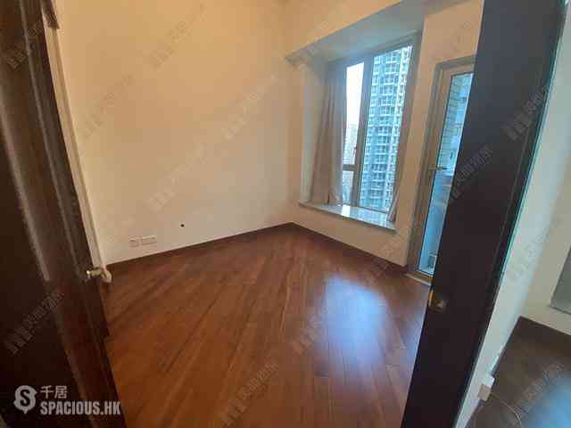 Wan Chai - The Avenue Phase 2 Block 2 04