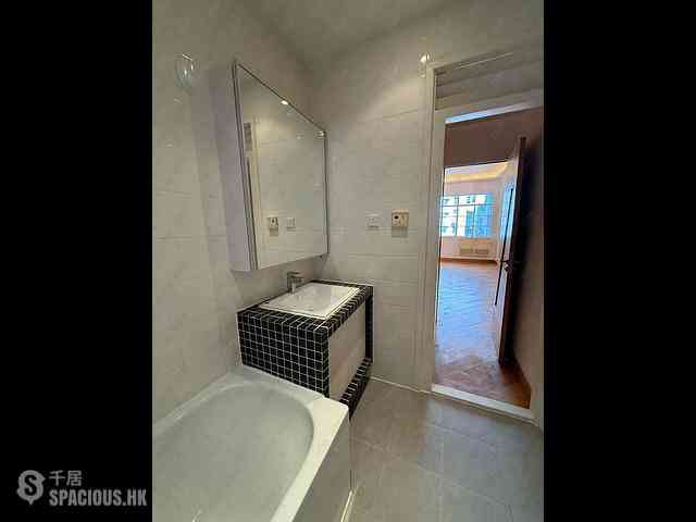 Mid Levels Central - Hong Lok Mansion 04