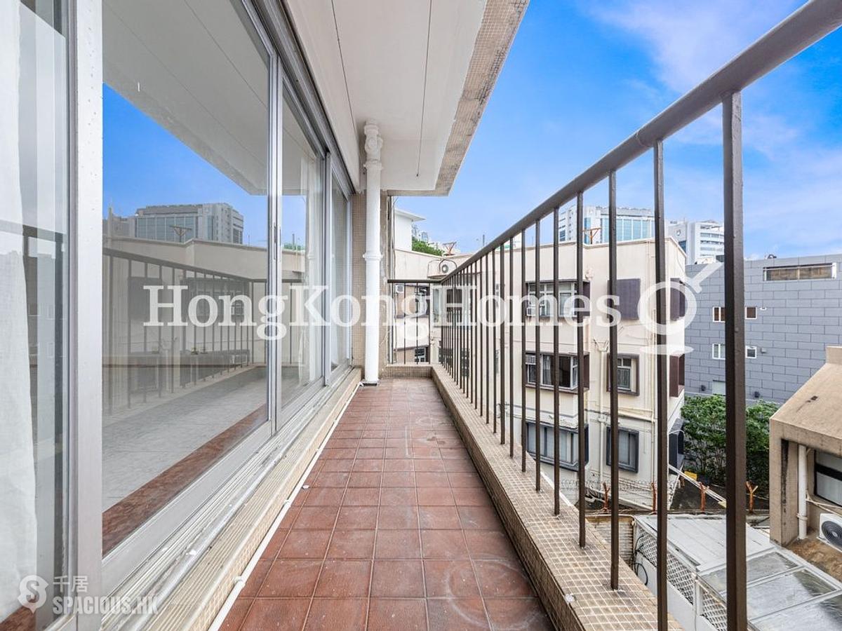 Pok Fu Lam - Bisney Villas 01