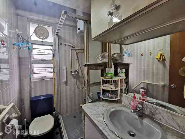 Wan Chai - Kwong Sang Hong Building Block D 07