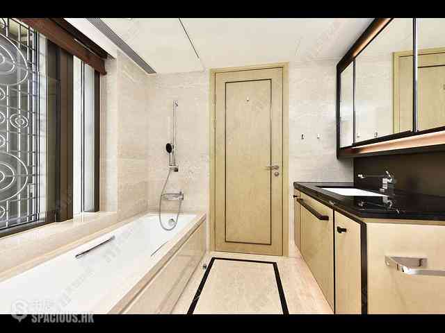 Mid Levels Central - 3, MacDonnell Road 03