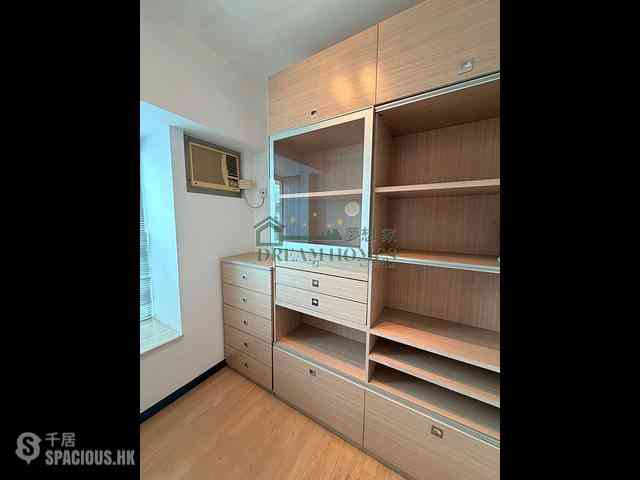 Sai Ying Pun - Centre Place 04