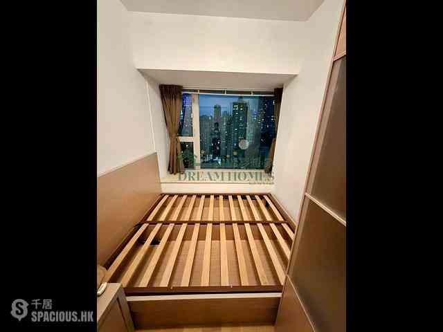 Sai Ying Pun - Centre Place 06