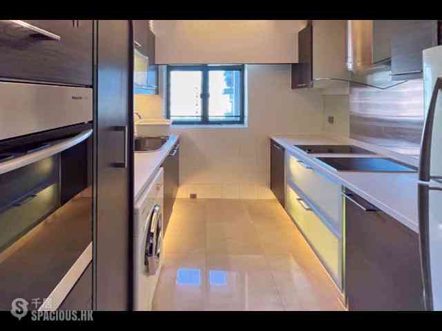 Mid Levels Central - Hillsborough Court Block 3 06