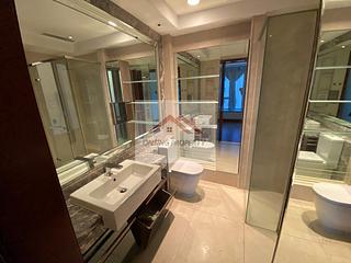 Wan Chai - The Avenue Phase 2 Block 3 04