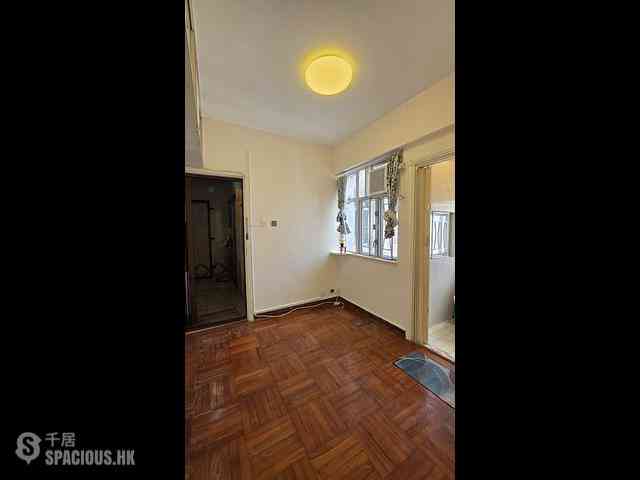 Shau Kei Wan - Po Wah Building 01