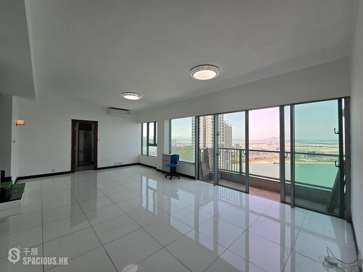 Tung Chung - Coastal Skyline Phase 3 La Rossa Block B (Block 8) 01
