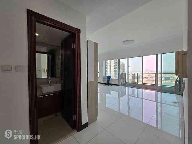 Tung Chung - Coastal Skyline Phase 3 La Rossa Block B (Block 8) 04