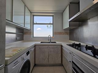 Tung Chung - Coastal Skyline Phase 3 La Rossa Block B (Block 8) 11