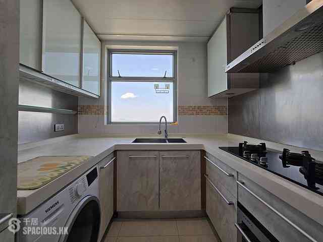 Tung Chung - Coastal Skyline Phase 3 La Rossa Block B (Block 8) 11