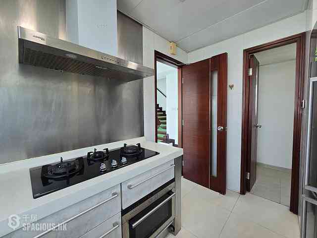Tung Chung - Coastal Skyline Phase 3 La Rossa Block B (Block 8) 13