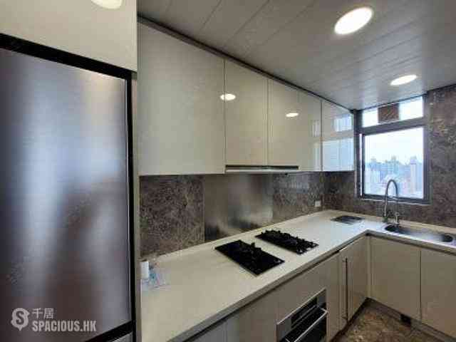 Sai Ying Pun - The Summa Block 1 04