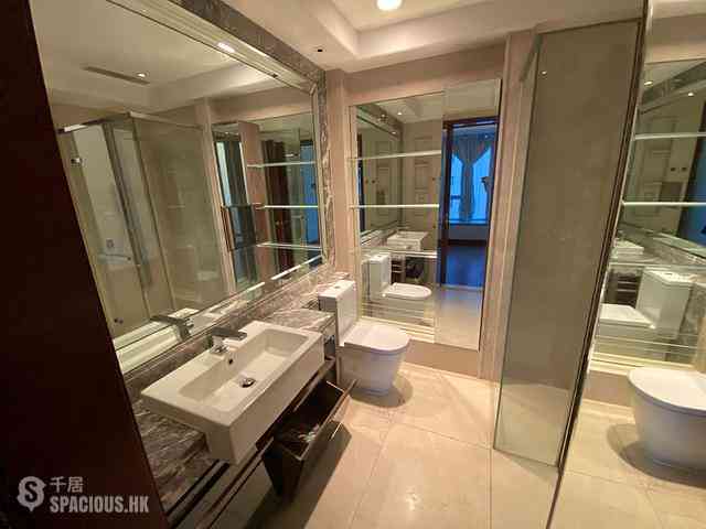 Wan Chai - The Avenue Phase 2 Block 3 04