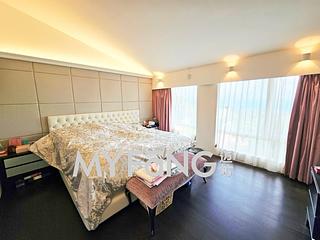 The Peak - Strawberry Hill 11