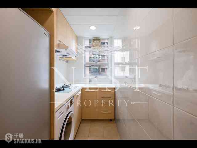Mid Levels Central - Kings Court 04
