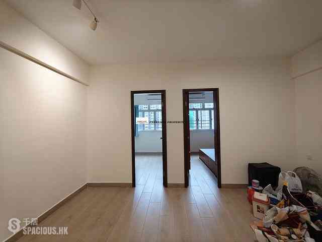 Wan Chai - Hip Sang Building 03