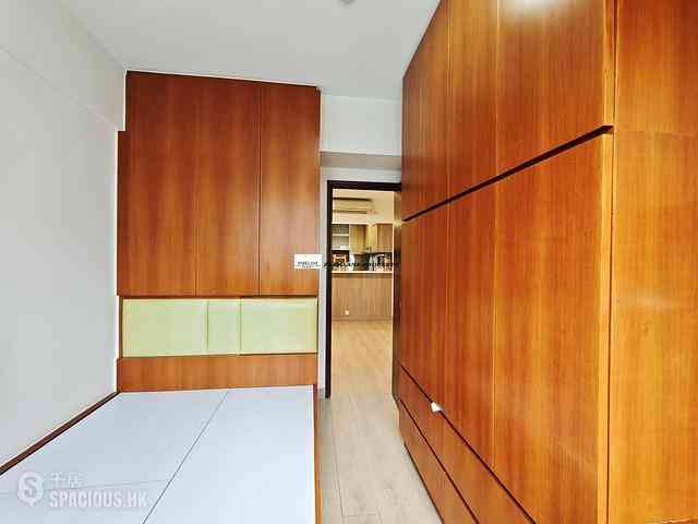 Wan Chai - Hip Sang Building 06