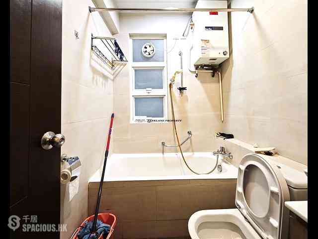 Wan Chai - Hip Sang Building 08