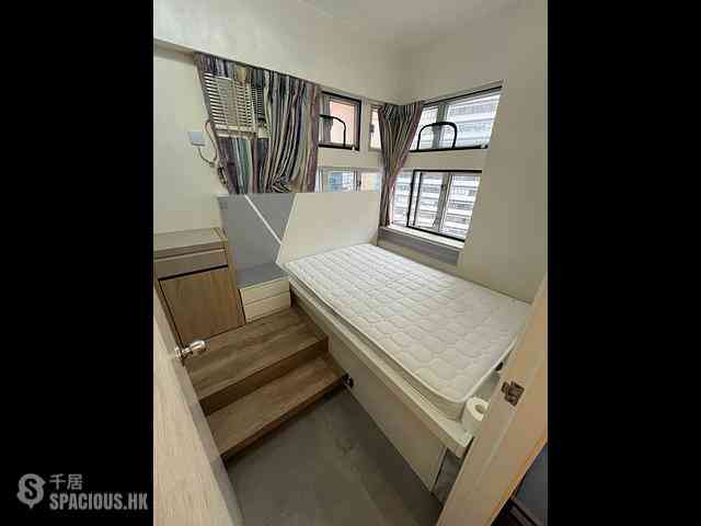 Sheung Wan - Lai Yan Lau 04