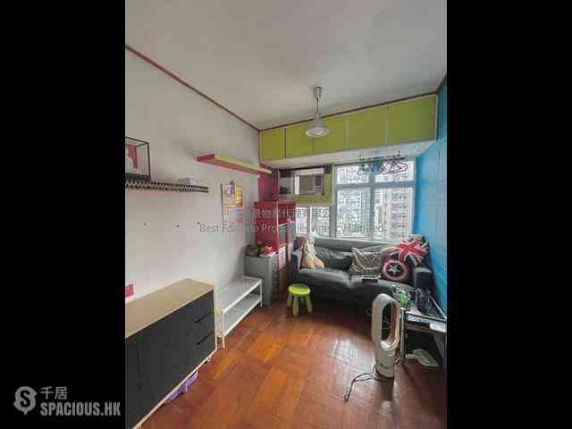 Sai Ying Pun - Hoi Sing Building 02