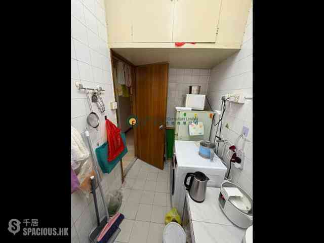 Sai Ying Pun - Chung Ah Building 03