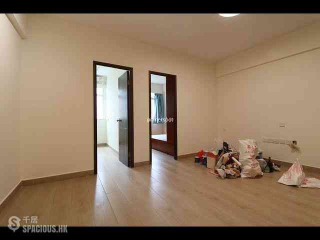 Wan Chai - Hip Sang Building 06