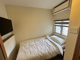 Wan Chai - Man On House 02