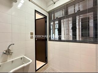 Mid Levels Central - Elegant Terrace 03