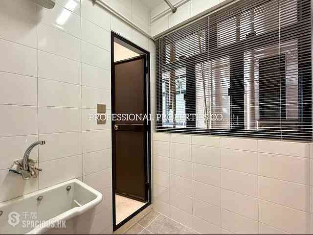 Mid Levels Central - Elegant Terrace 03