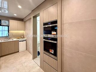 Mid Levels Central - Elegant Terrace 04
