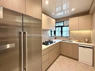 Mid Levels Central - Elegant Terrace 09